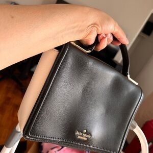 KATE SPADE NEW YORK Satchel Patterson Drive
Medium Maisie Bag Chain Crossbody